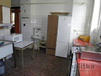 Prodej budovy 4+1 s velkým pozemkem, Křišťanovice - 9