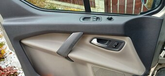 Ford Tourneo Custom 2,2 TDCi L1H1 114 kW Titanium - 9