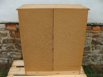 Masivní dřevěná komoda - 9