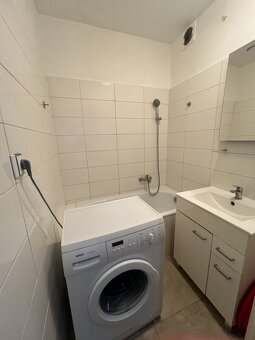 Prodej bytu 3+1, 80m2, lodžie 12m2, zděné jádro, Pardubice-D - 9