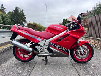 Honda vfr 750 ( rc36 ) - 9