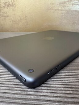 Apple iPad 7 32GB Space Gray, top stav - 9