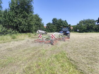 Shrnovač píce Claas LINER 650 Twin - 9