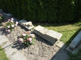 BETONOVÉ OBRUBNÍKY , DLAŽDICE KARI SÍTĚ - 9
