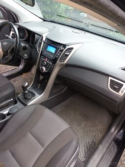 HYUNDAI i30 1.6 CRDi-2017 - 9