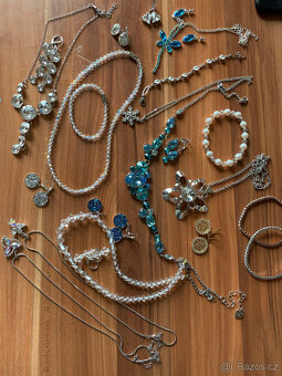 Sbírka bižuterie se Swarovski + stříbrné šperky, dětské náuš - 9