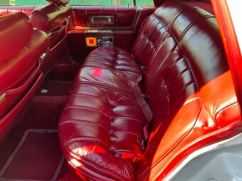 Cadillac fleetwood 1978 - 9