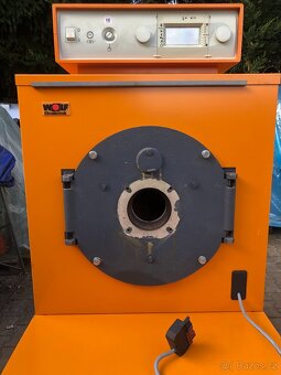 Prodám  kotel na olej  17 - 28  Kw - 9