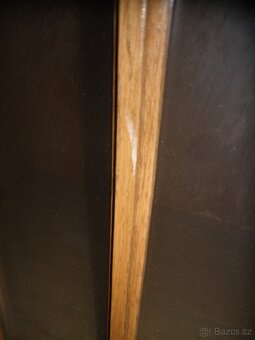 Rustikální vysoká vitrína - 9