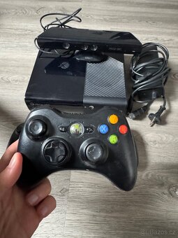 Xbox 360 + kinect a plus ovladače - 9