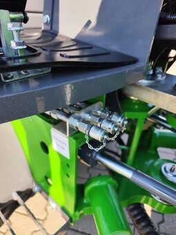 KOLESOVÝ NAKLADAČ 908T - 9