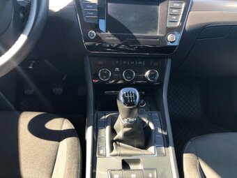 Škoda SuperB 1.majitel původ ČR najeto 42000 KM - 9