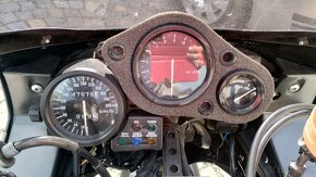 Honda CBR 900RR SC28 - 9