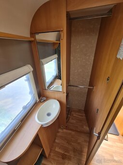 Karavan,Swift Celeste 15/2 délka 6,40m ,rok 2005 - 9