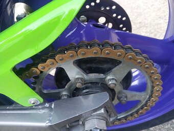 Kawasaki ZX7R - 9