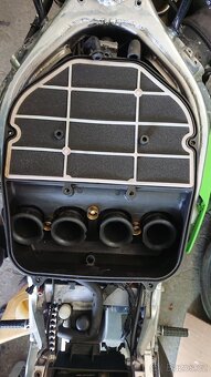 Kawasaki ZX7R - 9