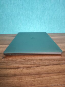 MacBook Pro 15 2018 | i7 • 16GB • 256GB - 9