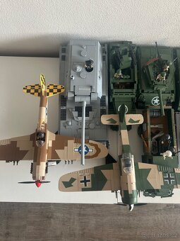 Velká sbírka COBI tanků – 20 ks + letadla, figurky, plánky – - 9