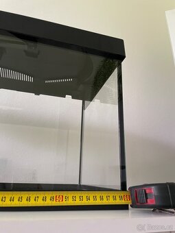 Prodám akvárium s krytem velikost 60 x 30 x 30 cm - 9