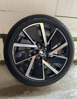 Octavia R18 (2025) Nové letní pneu - 9