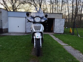 Aprilia Scarabeo 200ie - 9