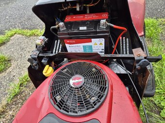 Zahradní traktor Toro DH 220 - 9