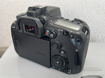 Canon EOS 90 D + objektiv Sigma 17-70mm F2.8-4 Contemporary - 9