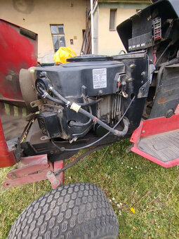 zahradní traktor TORO WHEEL HORSE - 9
