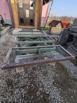 Masivní otočný stůl - 9