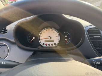 Prodám Hyundai i10 1.2 57kW – Bobik hledá novou rodinu - 9