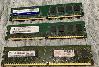Paměti RAM do PC, typu DDR, DDR2 a DDR3, uvedená cena za vše - 9