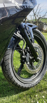 Honda CBR 125 R nové obě pneu, nová stk - 9