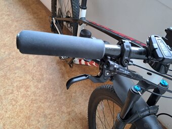 Trek procaliber 9.8. - karbonová kola - 9