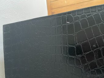 Černý stůl se vzorem krokodýlí kůže Kare Design - 9