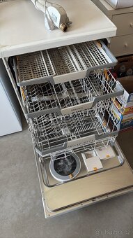 Myčka nádobí MIELE - 9