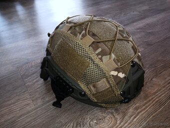 Nosič plátů (balistická vesta) a balistická helma - 9