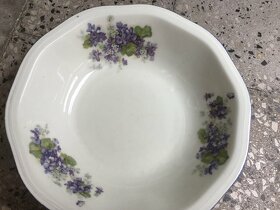 stary dzbanek, miska s fialkami - 9