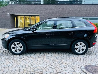 Volvo XC60 2.4 D5 4x4 5VÁLEC MANUÁL VÝHŘEV KAMERA TAŽNÉ - 9