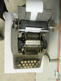 Počítačka mechanická starožitná ASTRA za 1.500 kč - 9