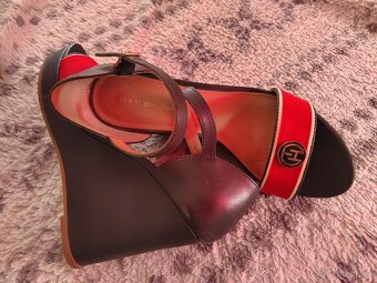 Boty Tommy Hilfiger č. 40 na vyšší platformě - 9