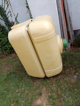 Plastová nádoba na víno 500 litrů, silný plast, Brno - 9