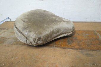 Sedlo ze starého motocyklu - 9