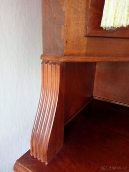 Rohová skříňka - 9