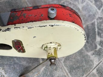 Starý kráječ nudlí. Výroba Kovozávod Semily ČSSR - 9