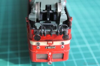 H0 PIKO BR 242 DR - 9