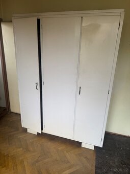 Staré skříně a komody, skleňáky - 9