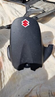 Prodám nahradní díly na Suzuki GSX-R 750 K7 - 9