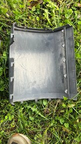 VW T5 zadní levý plast pod lampu - 9