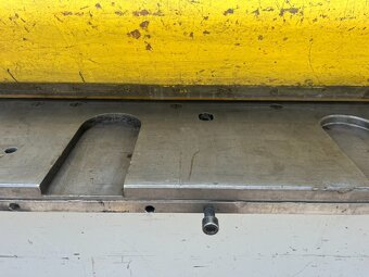 36. Tabulové nůžky NTC 2500/4 - 9