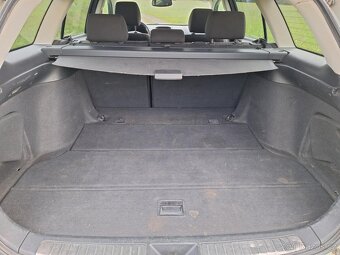 Toyota Avensis 2.0 - 9